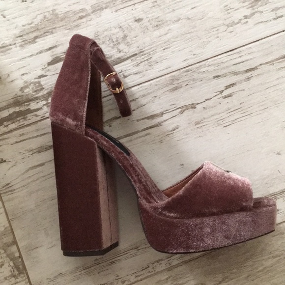 (Last 1) Jeffrey Campbell Platform Velvet Sandal. - Picture 7 of 9